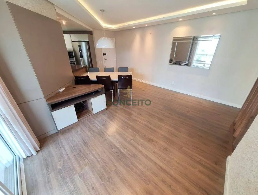 2-bedroom apartment with a walk-in closet in Florianópolis