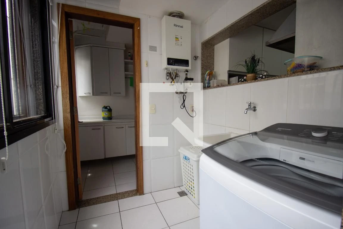 Furnished apartment with 3 en-suite bedrooms — photo 41