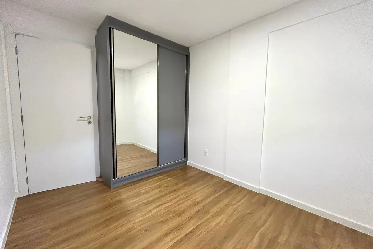 2-bedroom apartment with integrated kitchen and balcony — photo 19