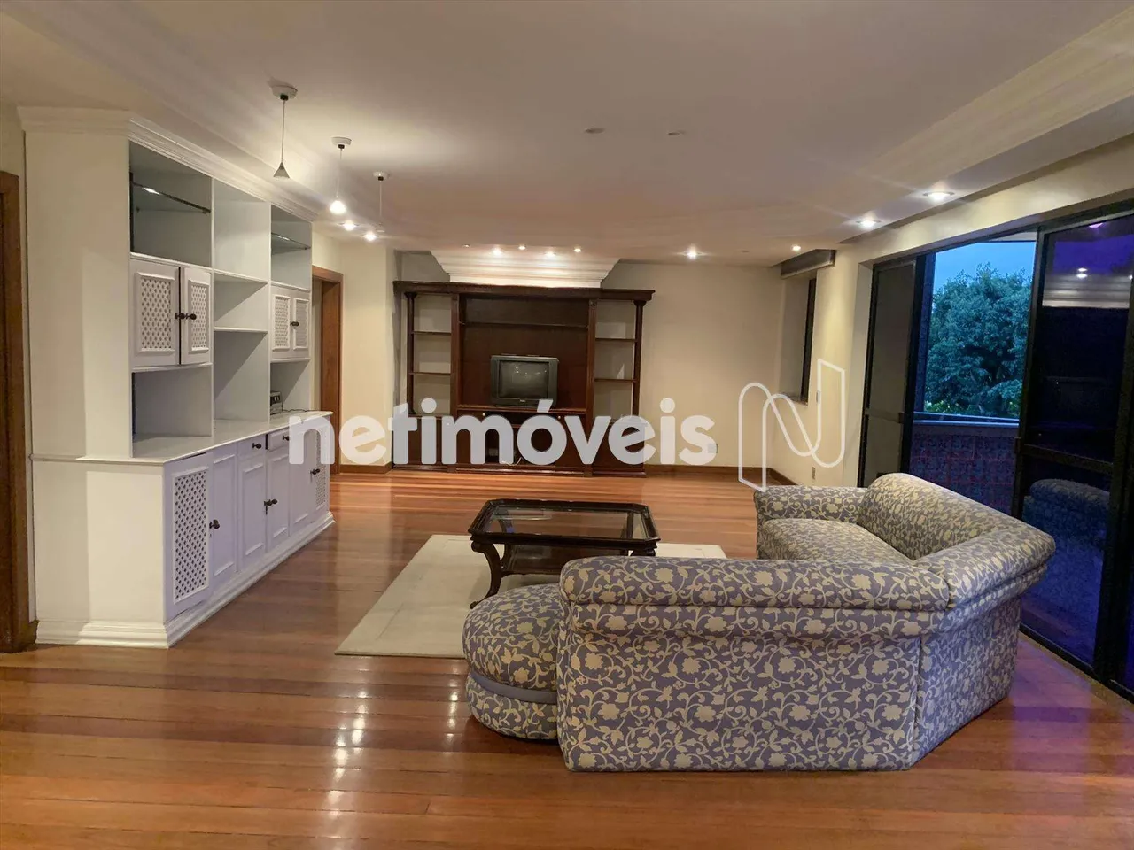4-bedroom apartment with balcony and 2 parking spots