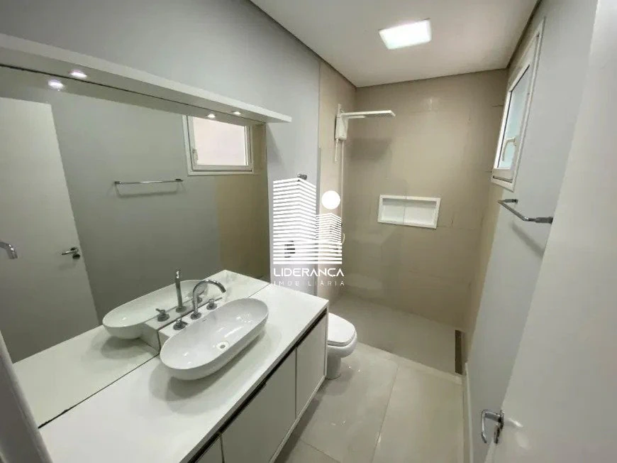 4-bedroom house with private garden and BBQ area — photo 10