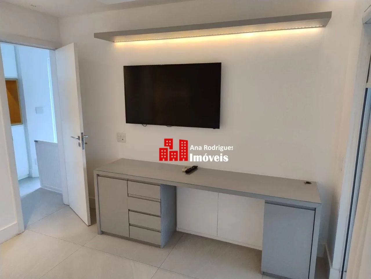 4-bedroom apartment with an open-plan kitchen — photo 14