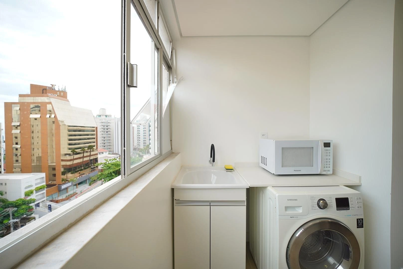 2-bedroom apartment with a washing machine in Florianópolis — photo 6