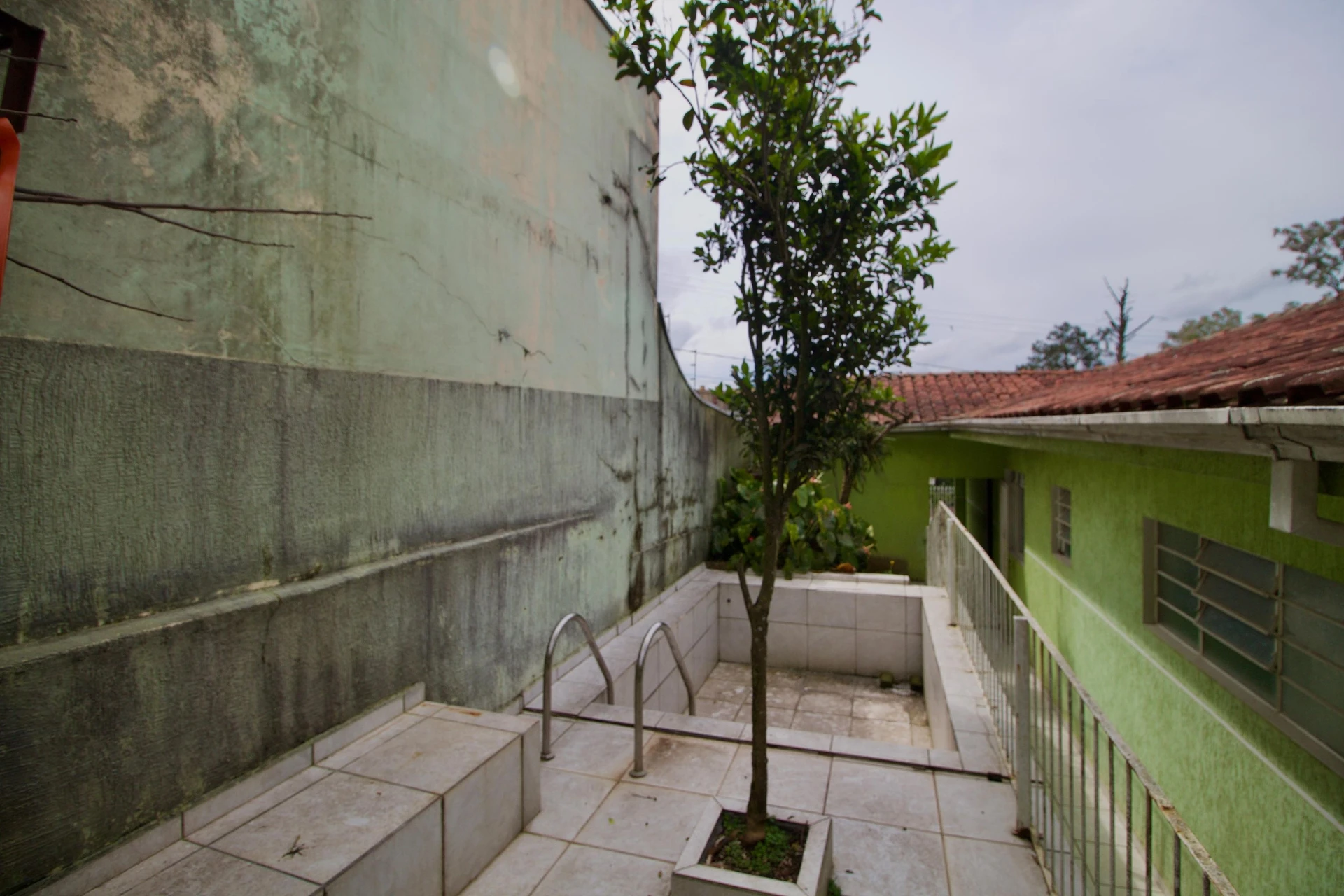 360 m² house with a home office and a garden — photo 31