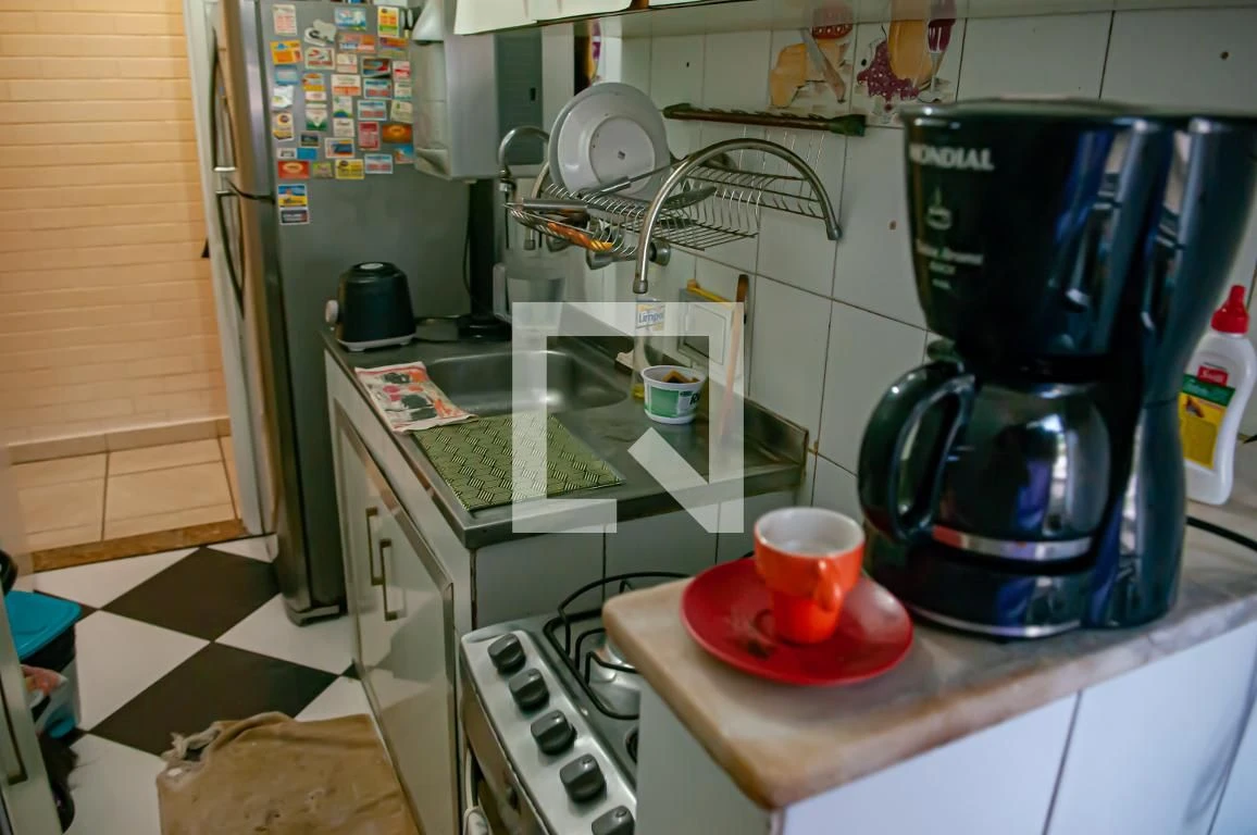 Furnished 2-bedroom apartment with enclosed kitchen and balcony — photo 5