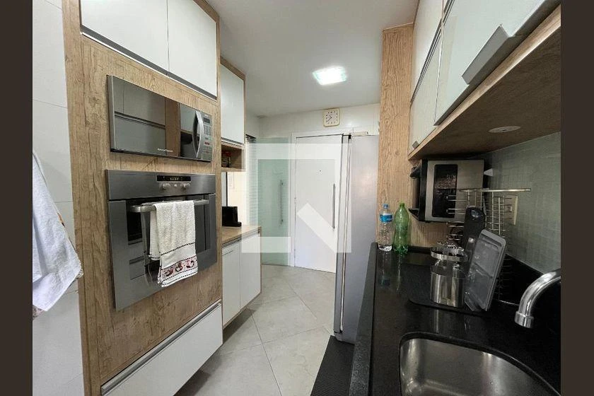 2-bedroom apartment in a building with a gym — photo 18