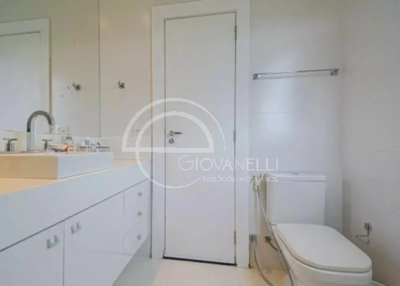 Furnished apartment with 4 en-suite bedrooms — photo 27