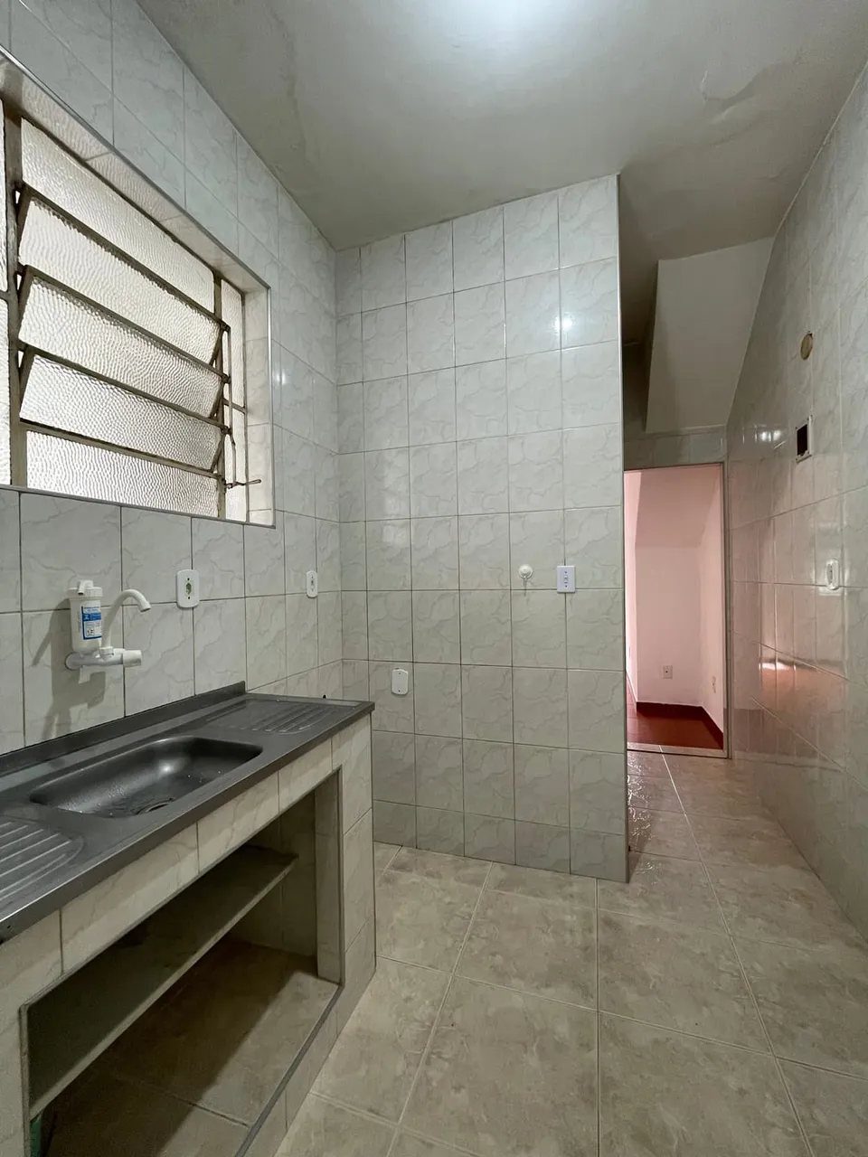 Rental house with 2 bedrooms and 1 bathroom, no parking — photo 3