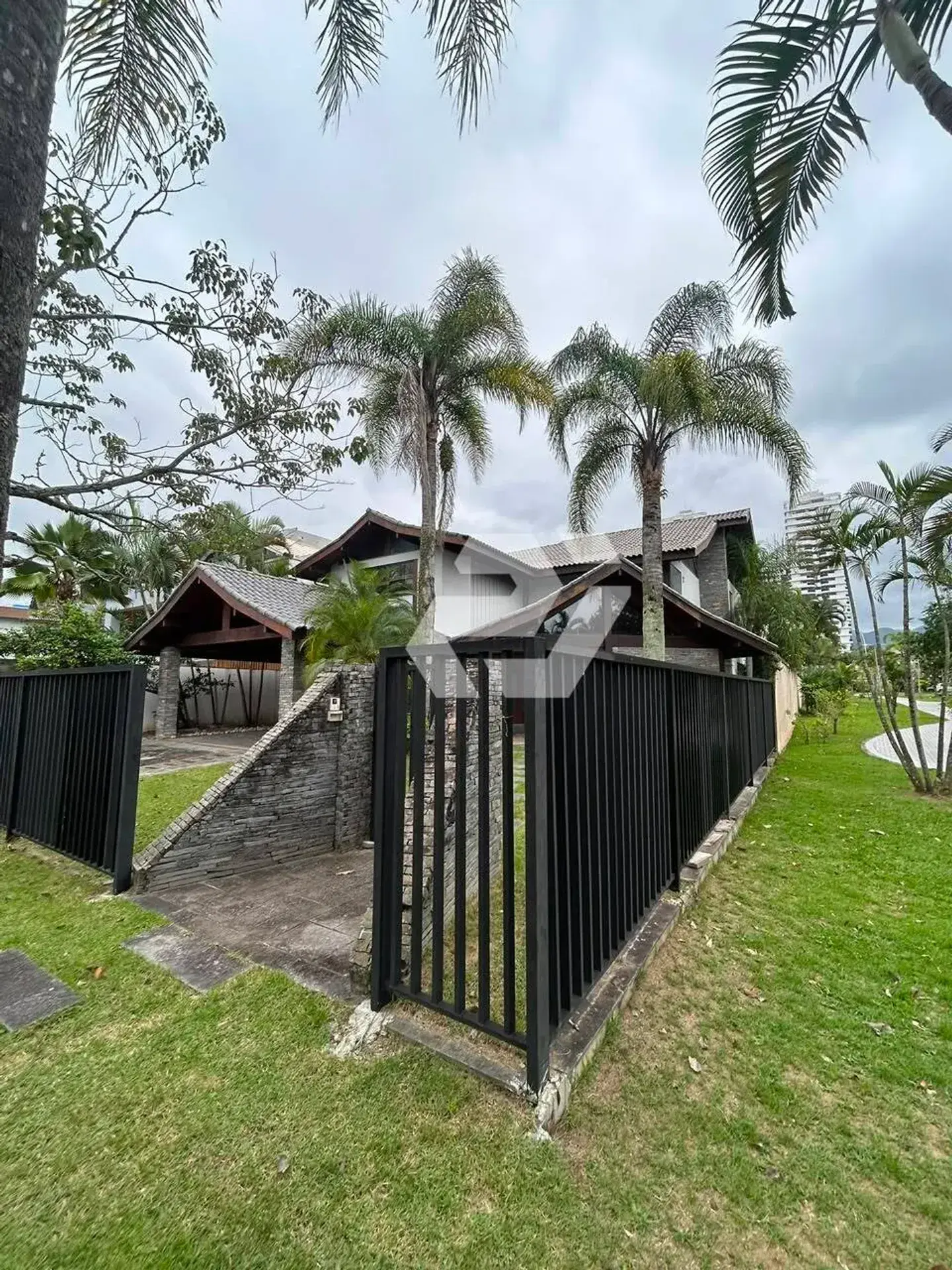 4-bedroom house with 5 bathrooms and 5 parking spots — photo 27