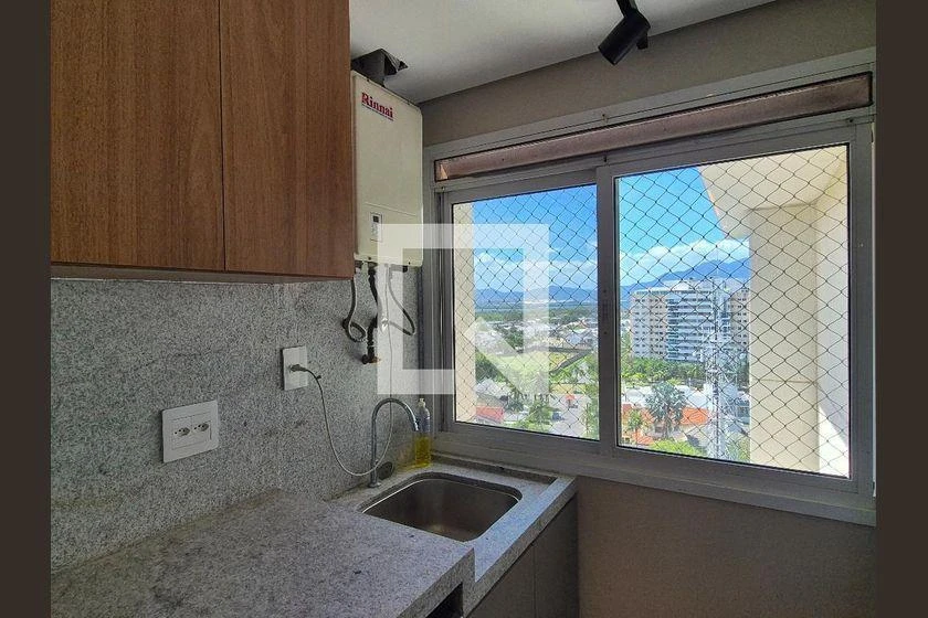 Furnished 3-bedroom apartment with balcony and views — photo 15