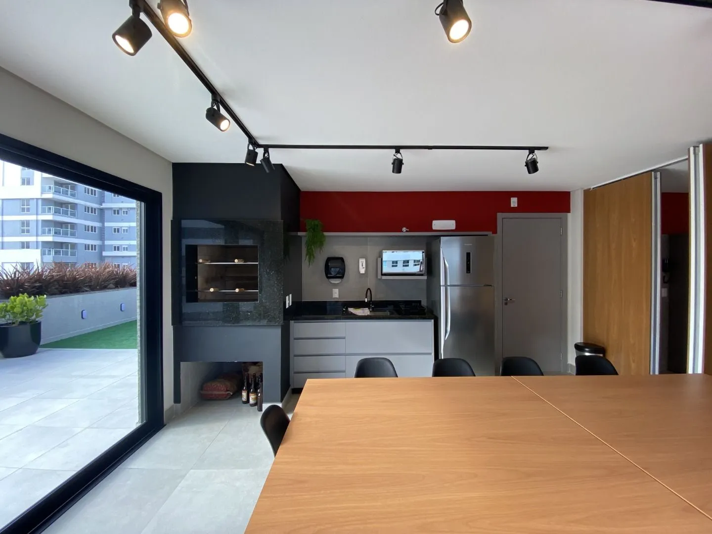 Furnished studio with open-plan kitchen and AC — photo 18