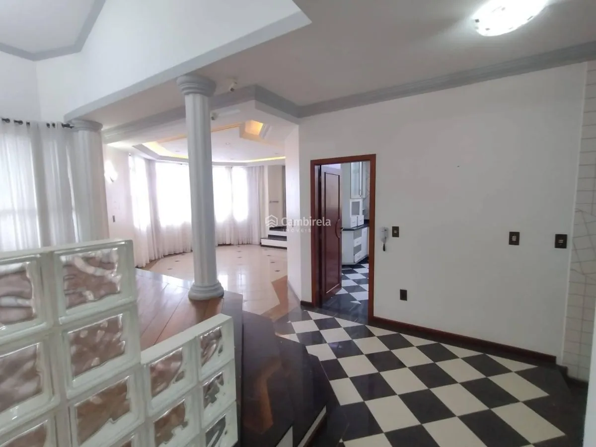House with 4 bedrooms and 311 m² with 2 en-suites — photo 7