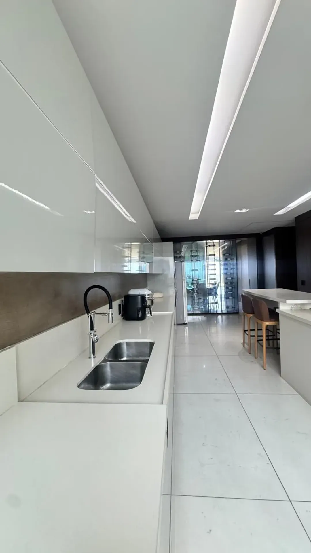 Квартира 650 м² з 4 спальнями з ванними та приватним садом — photo 2