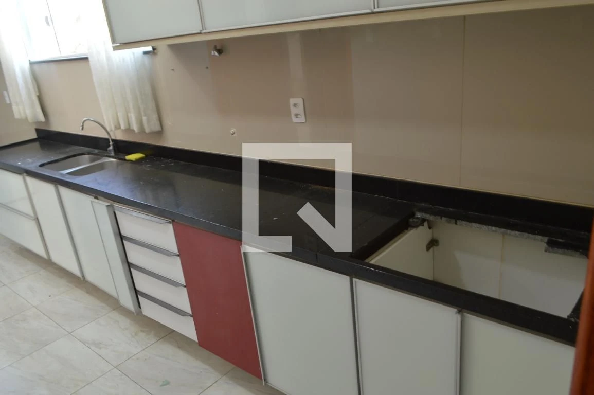 Casa de 3 quartos com janelas do piso ao teto — photo 20