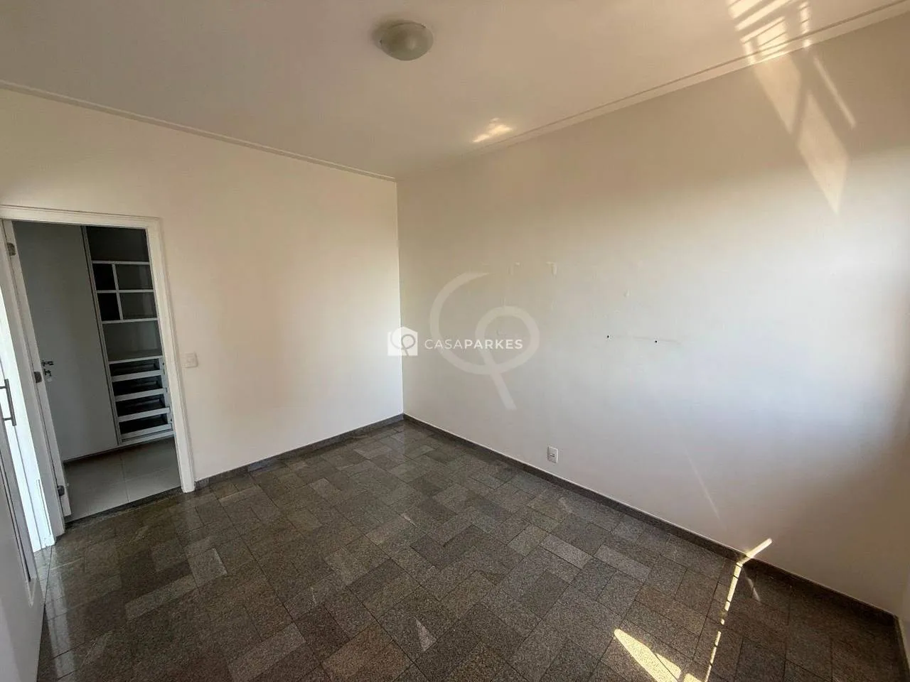 1-bedroom apartment with 2 bathrooms and balcony — photo 4