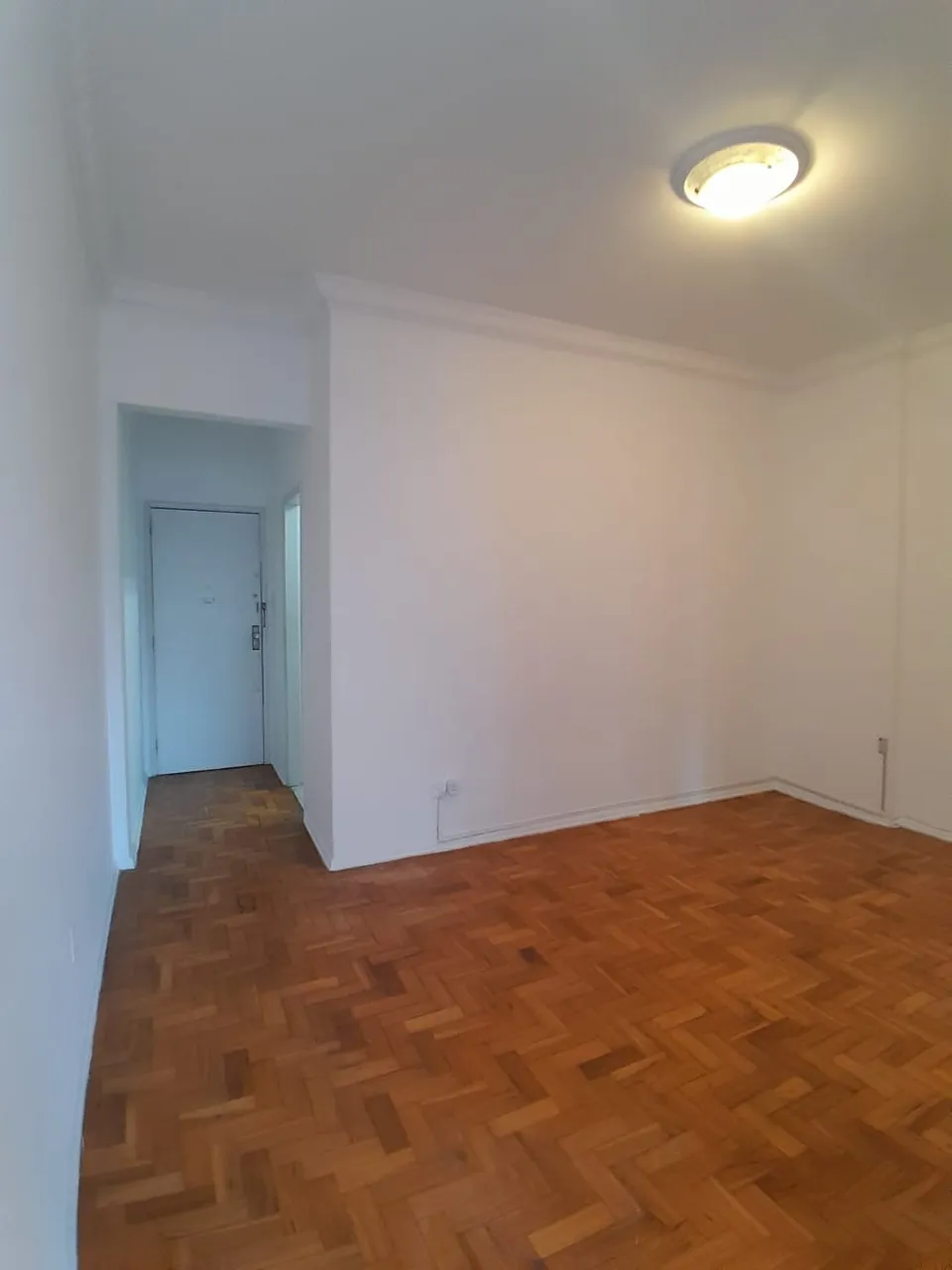 2-bedroom apartment with a separate, closed kitchen — photo 8