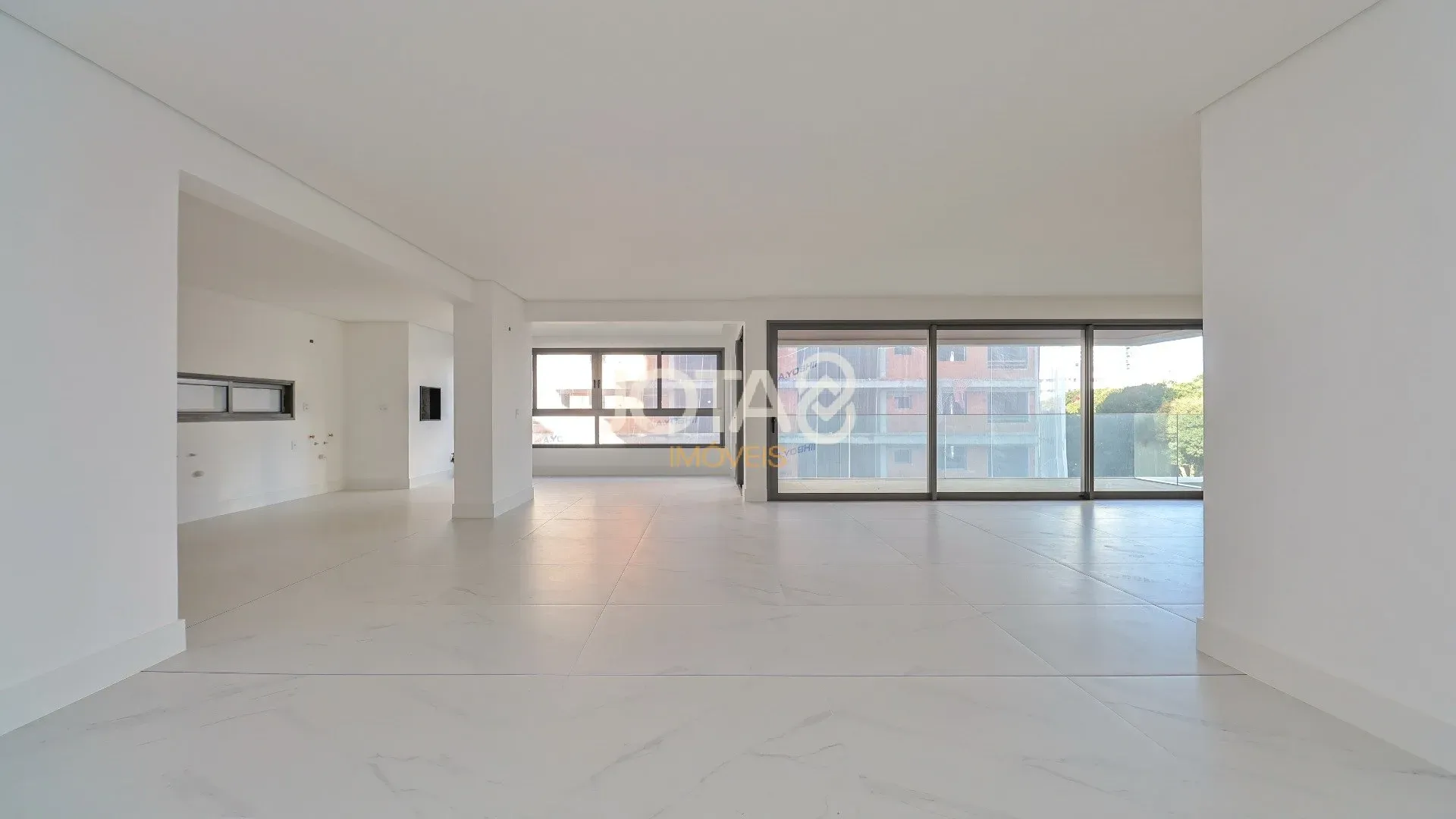 Квартира з 3 спальнями-сюїтами 193 м² і 4 паркомісця — photo 26