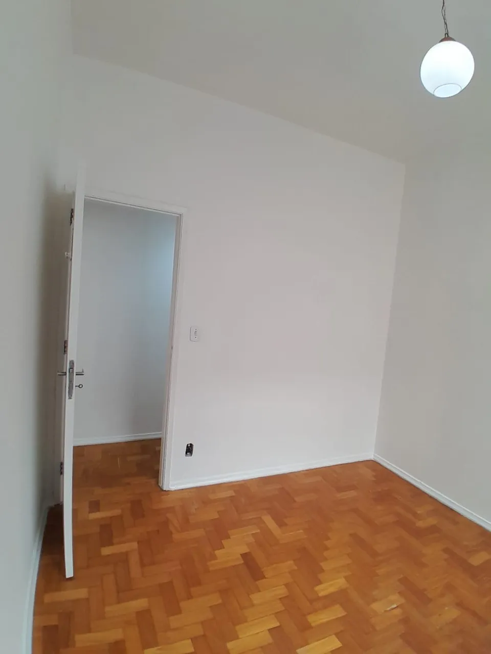 2-bedroom apartment with 1 bathroom, no parking — photo 12