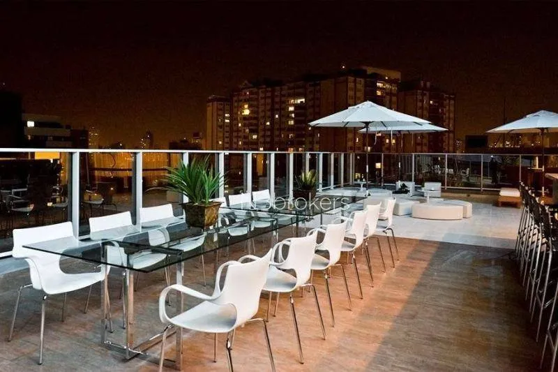1-bedroom apartment with a private garden space — photo 30
