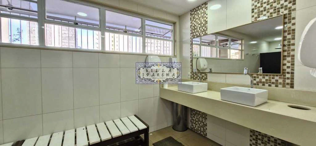 Top-floor home with 2 en-suite bedrooms and parking — photo 9