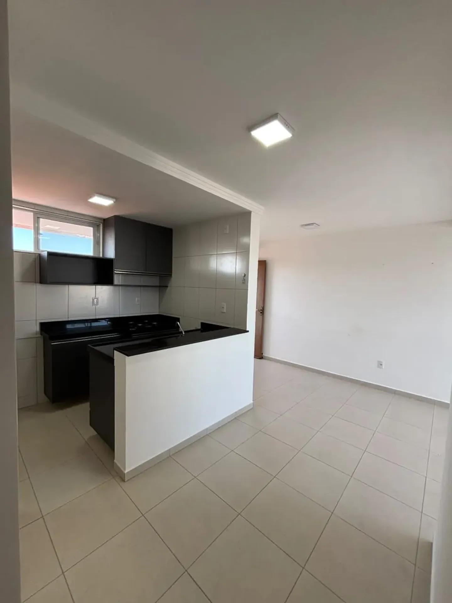 Квартира: 2 спальні, 1 з власною ванною кімнатою, 70 м² — photo 2