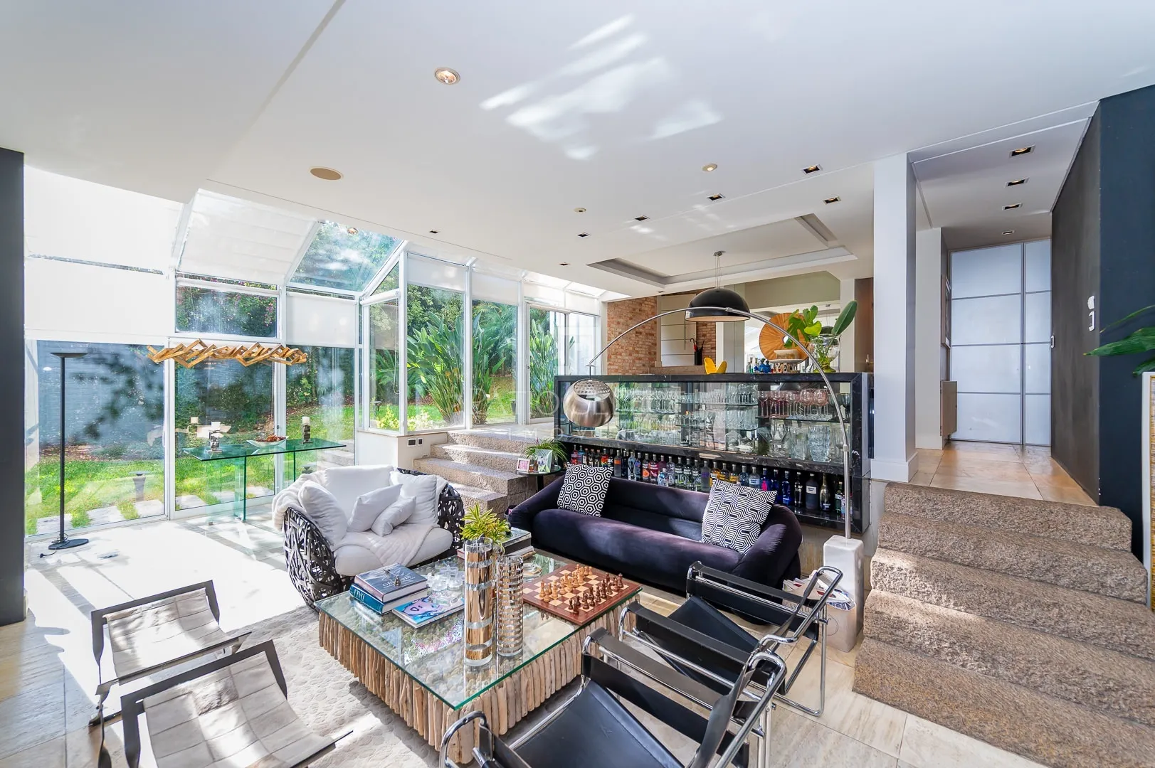 Floor-to-ceiling windows in a 6-bedroom house, 763 m² — photo 24