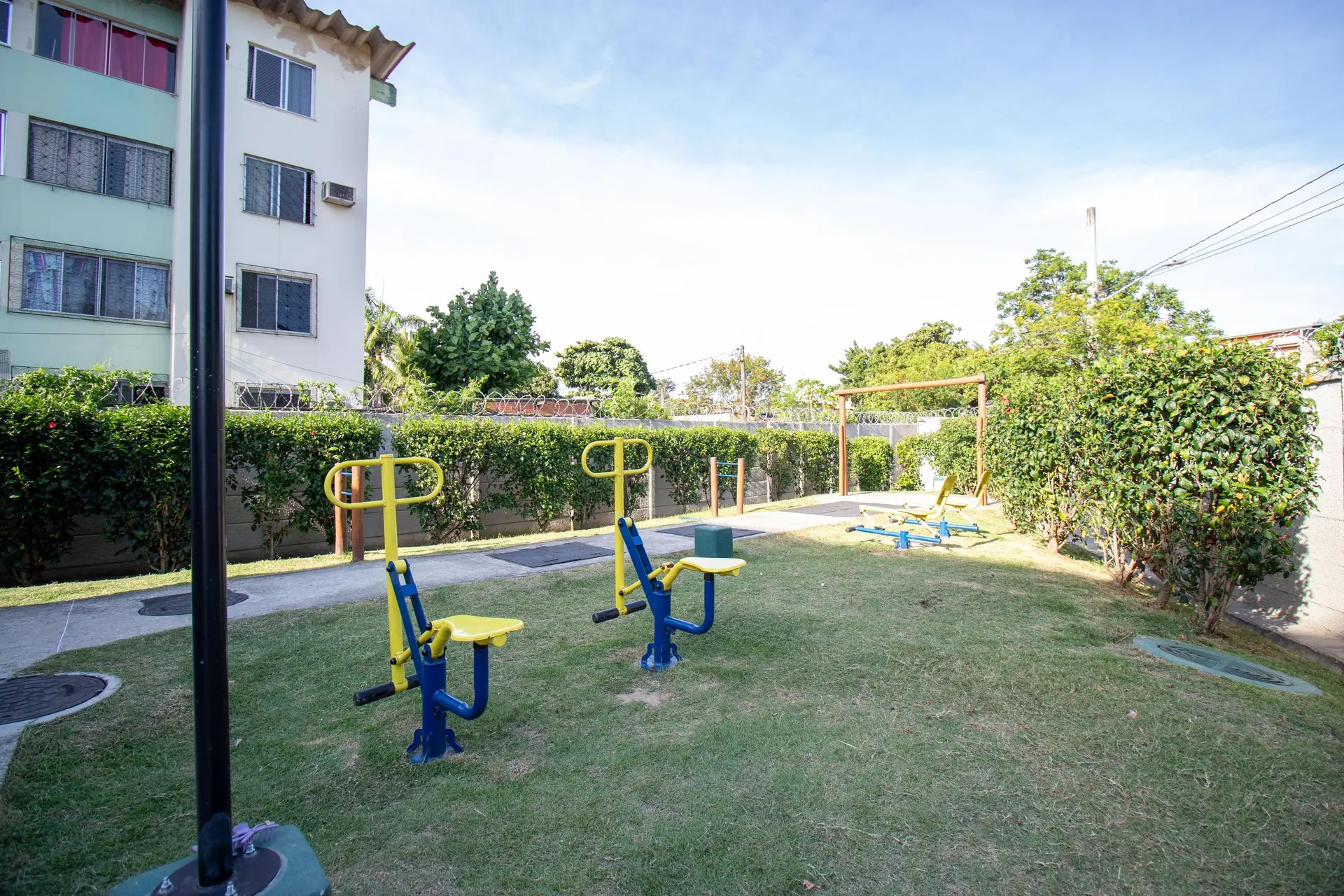 2-bedroom apartment in a building with a gym — photo 11