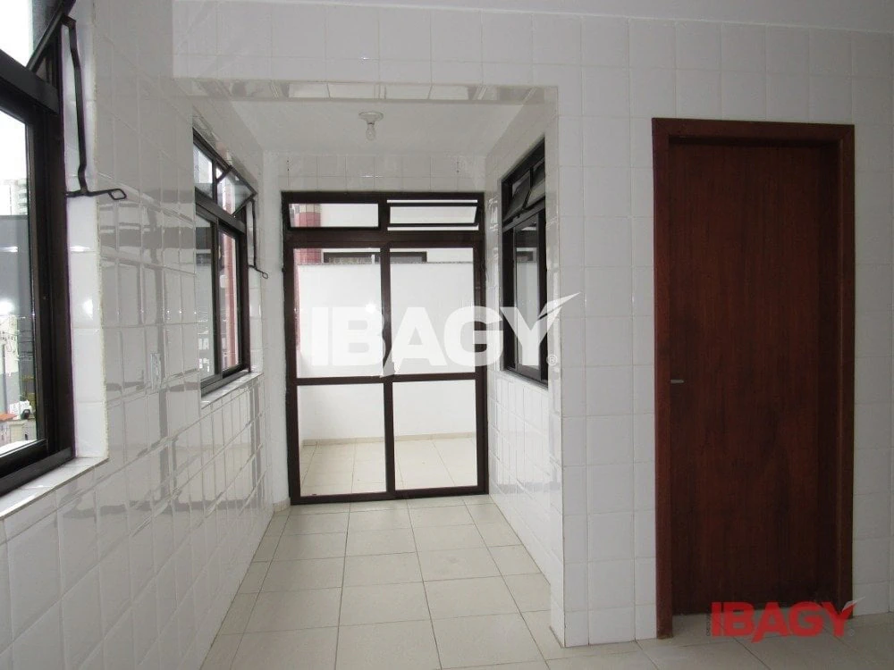 143 m² unfurnished apartment with 3 bedrooms — photo 14