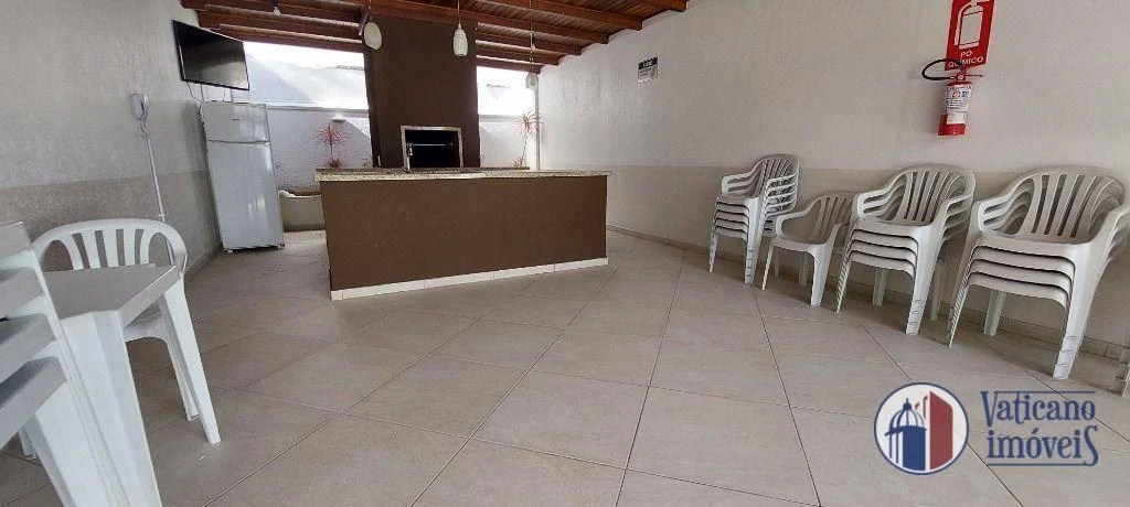 Wood or laminate floors in a 2-bedroom apartment, 55 m² — photo 20