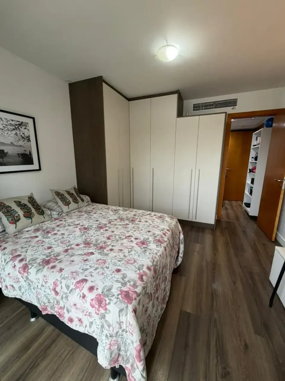 Furnished 2-bedroom apartment with open-plan kitchen — photo 17