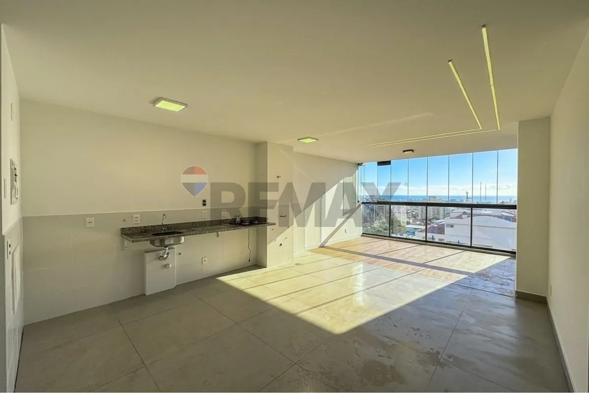 Glass-enclosed balcony in a 3-bedroom apartment, 119 m² — photo 10
