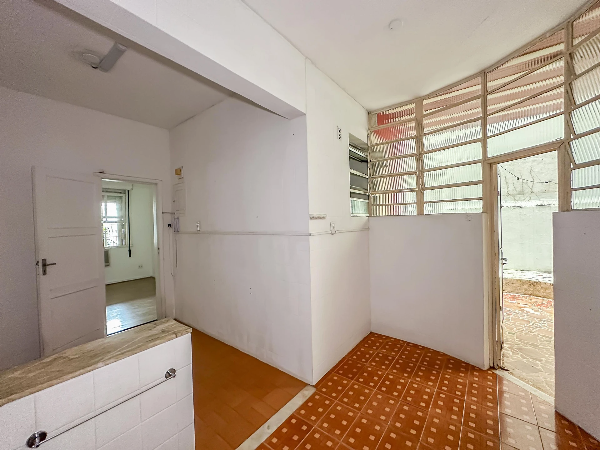 Дерев'яна підлога або ламінат та 2 спальні: квартира 83 м² — photo 31