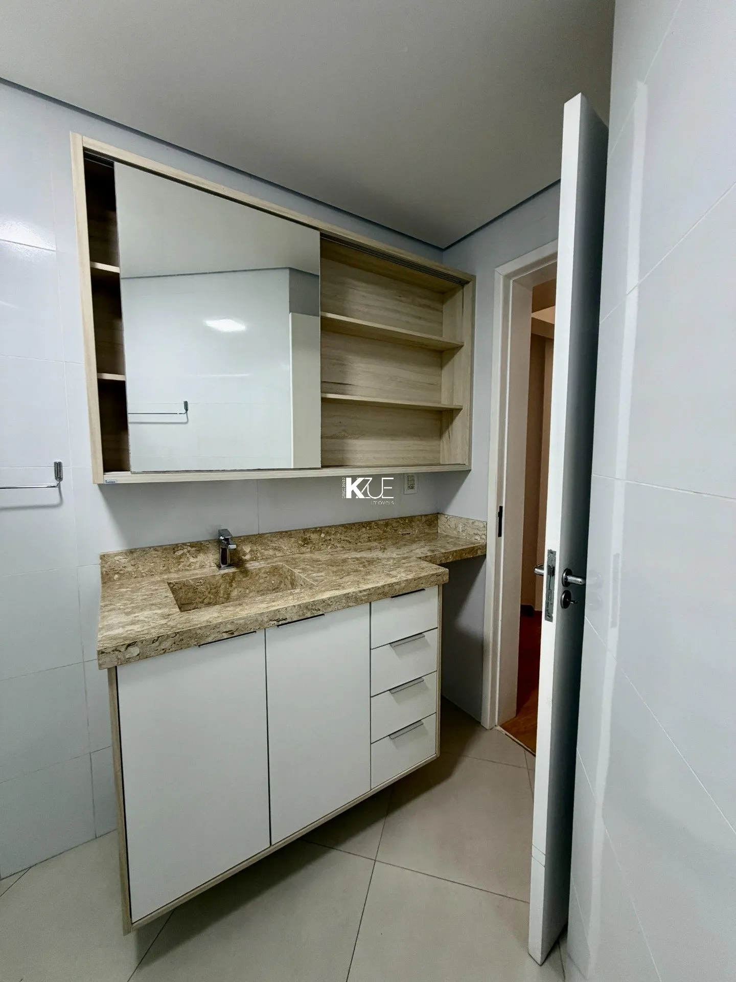 2-bedroom apartment with a home office in Florianópolis — photo 10