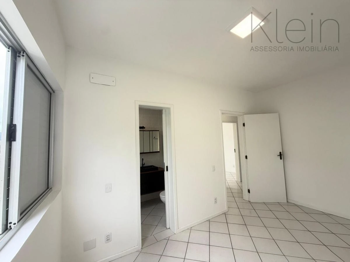 Glass-enclosed balcony in a 3-bedroom apartment, 75 m² — photo 32