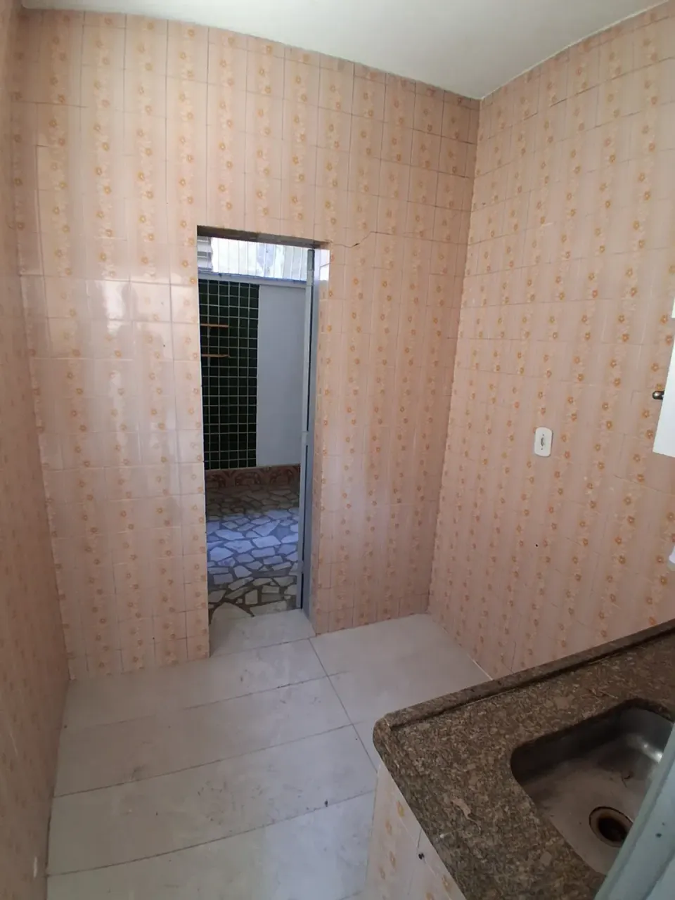 Unfurnished 1-bedroom 1-bath apartment, no parking