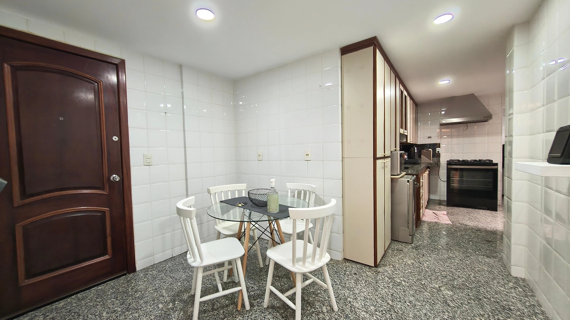 Washing machine in a 4-bedroom apartment, 205 m² — photo 5