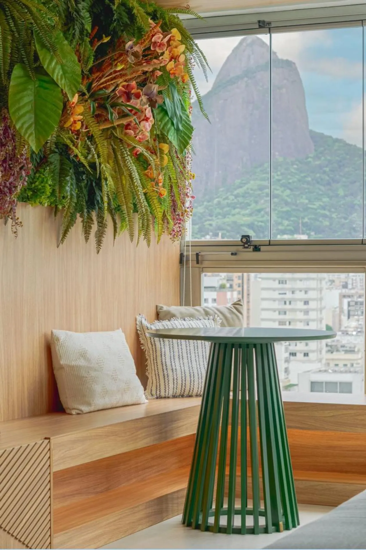 Furnished apartment, 80 m², with floor-to-ceiling windows — photo 21