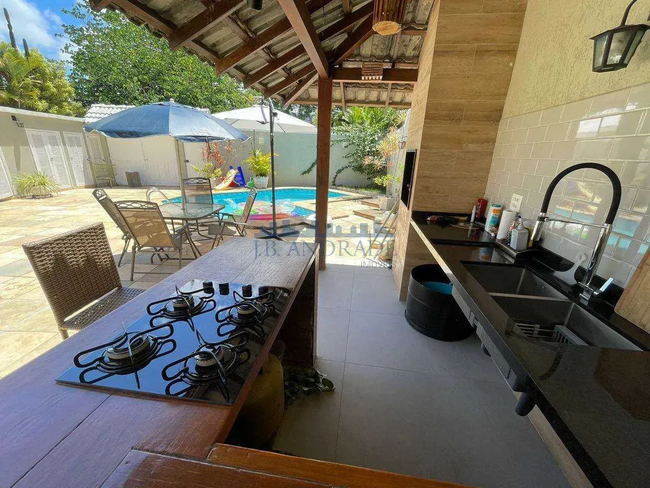 Casa com cozinha fechada e fogão a gás — photo 10
