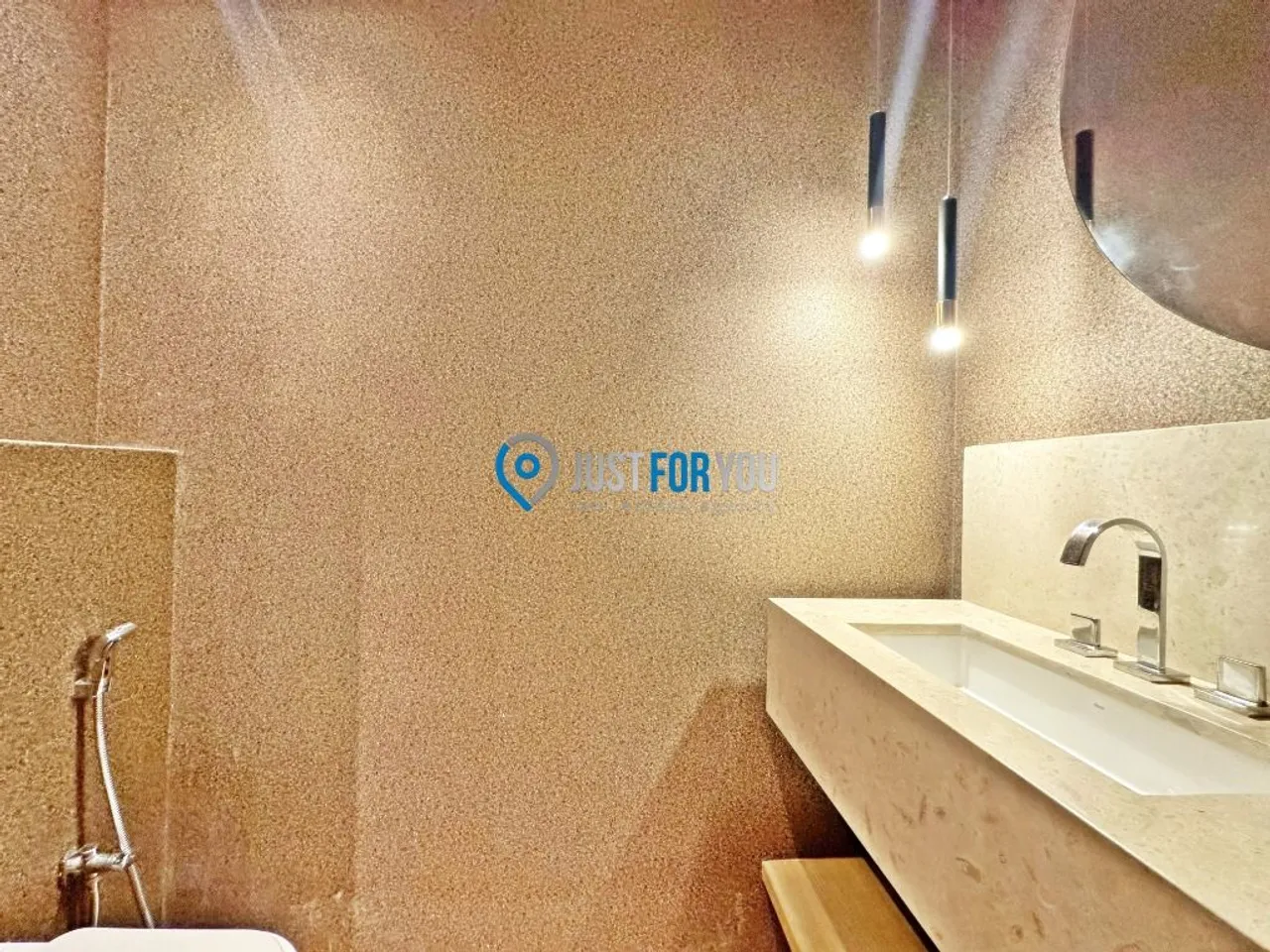 Furnished 1-bedroom apartment with an open-plan kitchen — photo 19