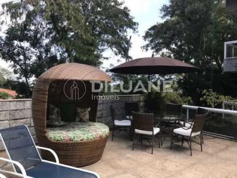 297 m² house with 6 bedrooms and 7 bathrooms — photo 20