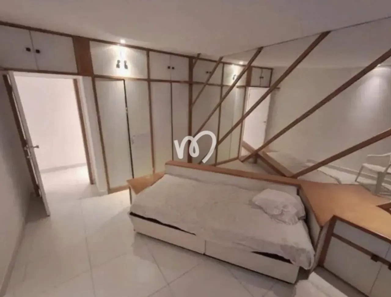 4-bedroom apartment with a washing machine — photo 4