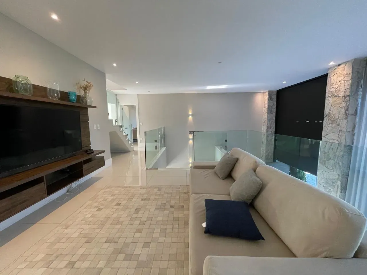 760 m² house with a private pool and a jacuzzi — photo 23