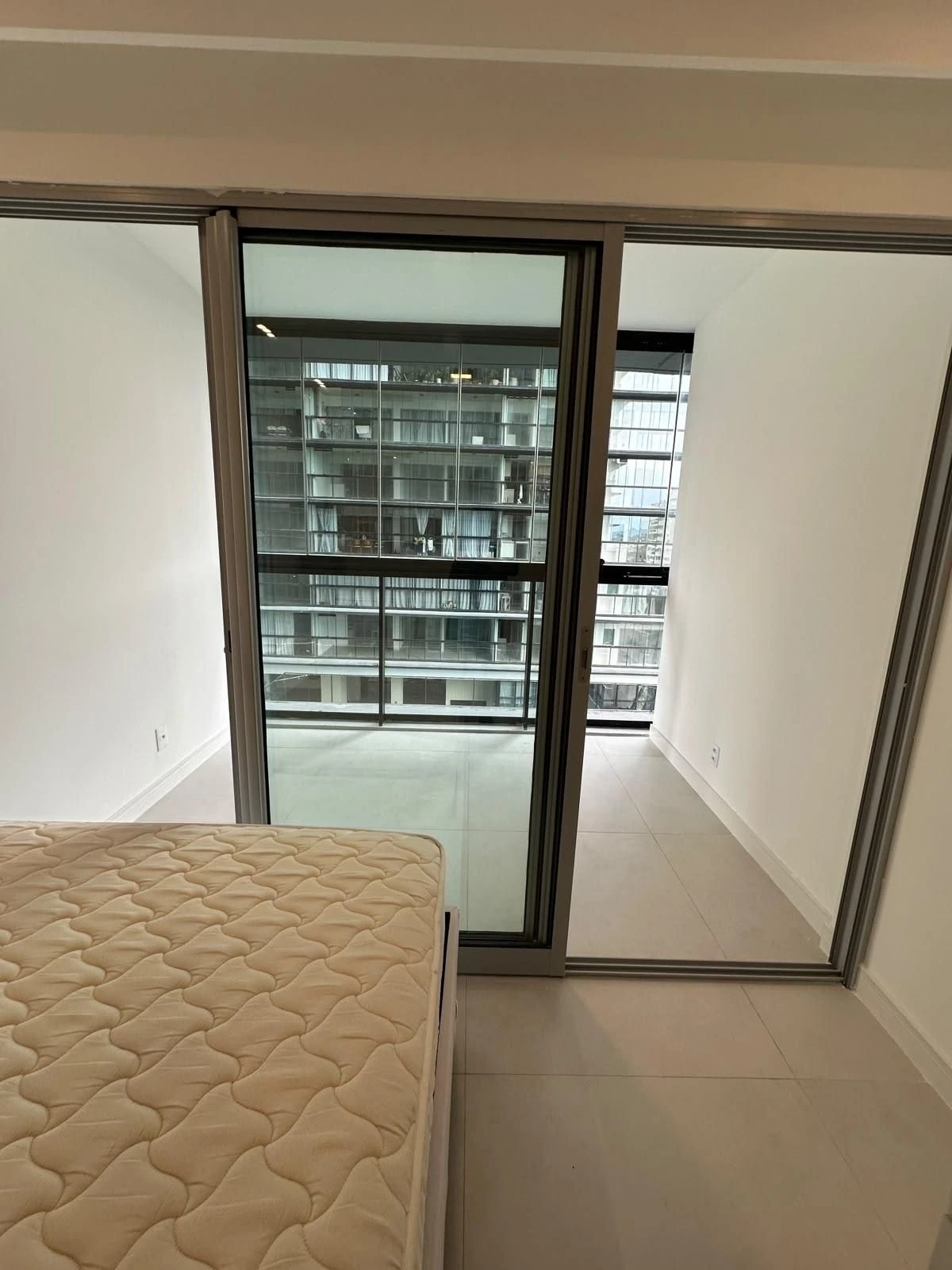 Floor-to-ceiling windows in a 2-bedroom apartment, 84 m² — photo 4