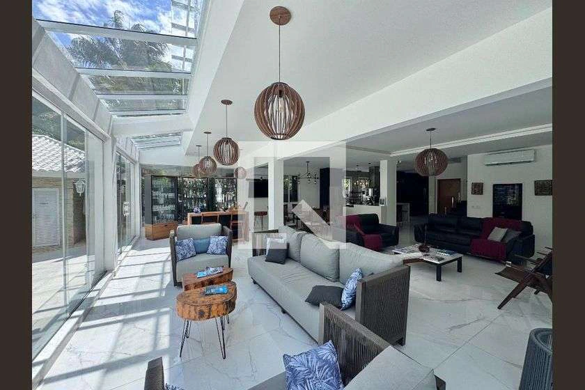 Condo house with 6 en-suite bedrooms and private garden — photo 7