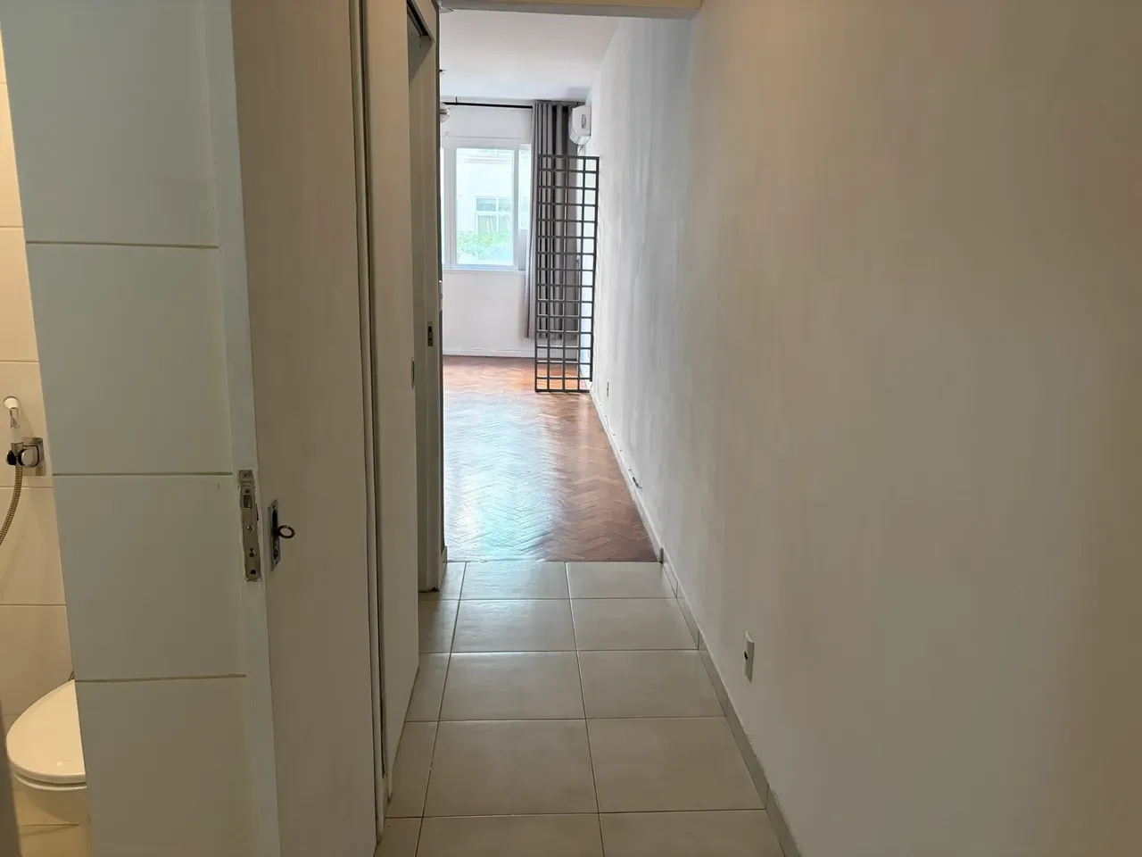 Деревянный пол или ламинат и 1 спальня: квартира 29 м² — photo 8