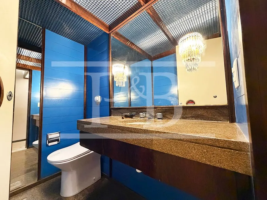 310 m² apartment with floor-to-ceiling windows and a bathtub — photo 43