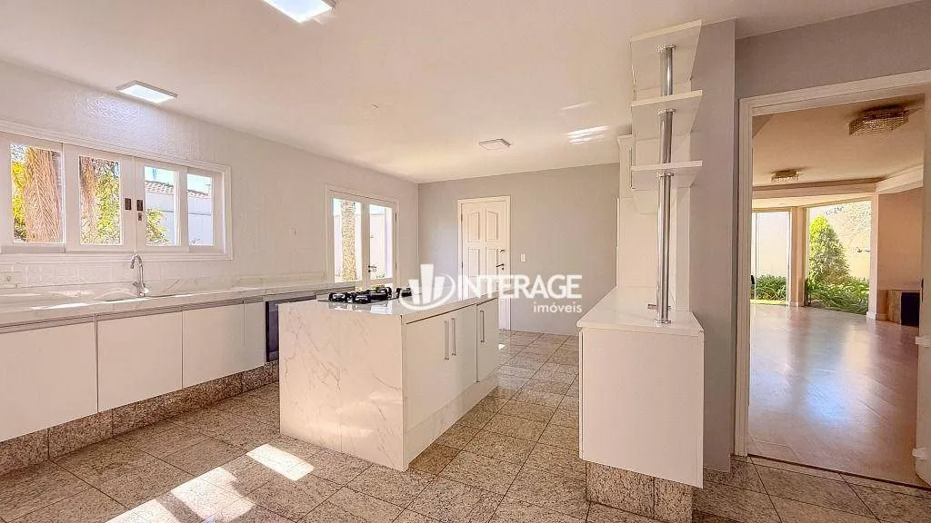Condo house with private garden and laundry area — photo 9