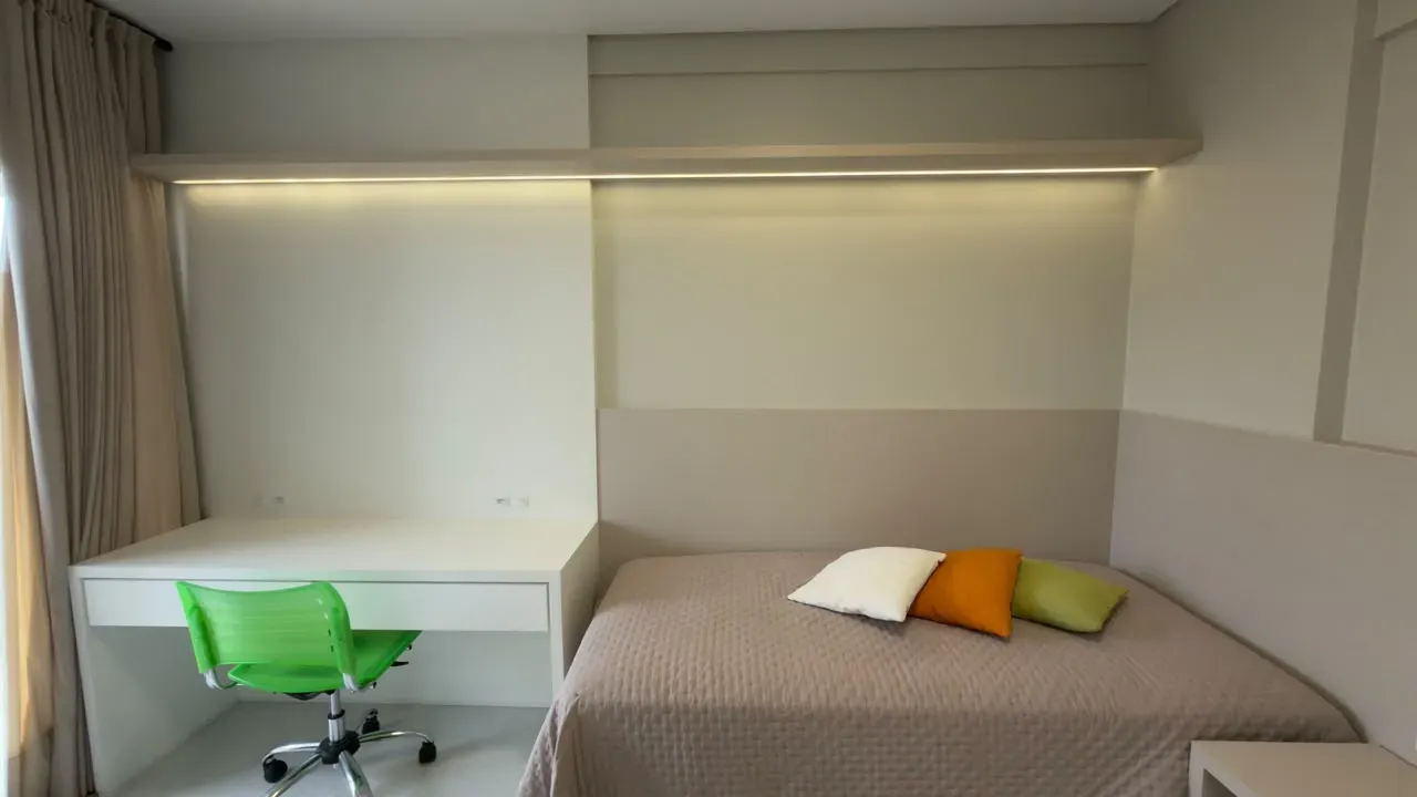 Furnished apartment with open-plan kitchen and 3 en-suites — photo 25