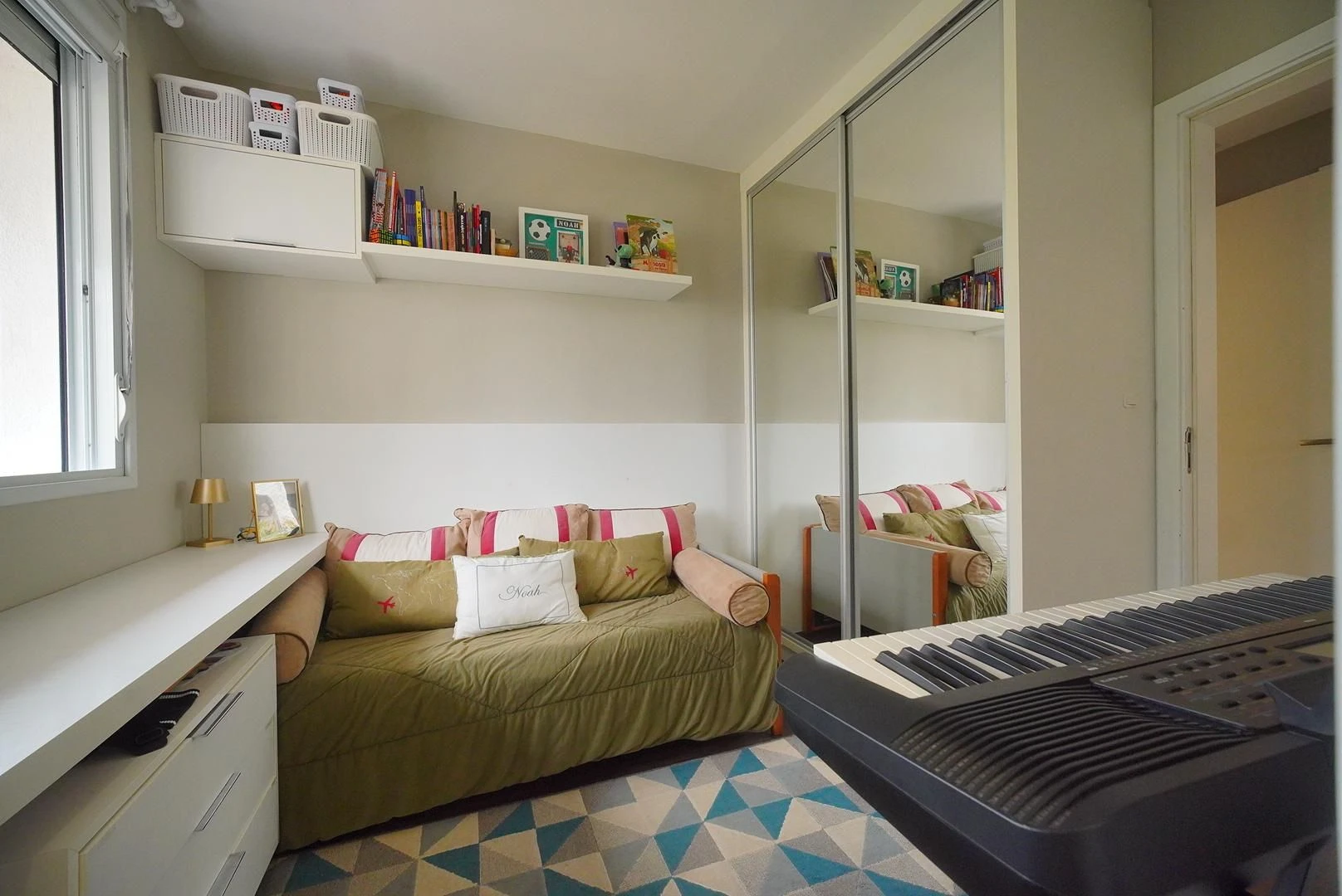 Furnished apartment, 100 m², with a grill on the balcony — photo 29