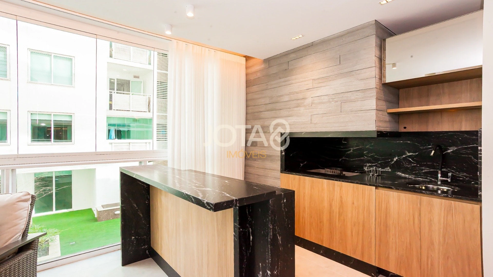 199 m² apartment with 2 bedrooms and a suite, 2 parking — photo 28